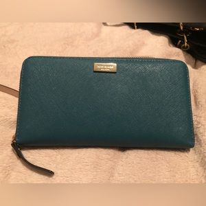 Kate Spade green wallet. Comes a with matching bag. Bag is separate in price.